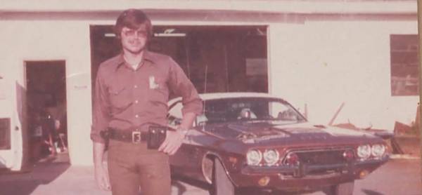 Отец приобрел новую машину в 1974 году: его сын разыскал и купил этот же Dodge Challenger в 2020 году