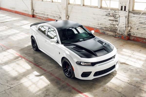 Под капотом - мощный турбодвигатель: Dodge показал новый самый быстрый серийный седан 2021 Dodge Charger SRT Hellcat Redeye