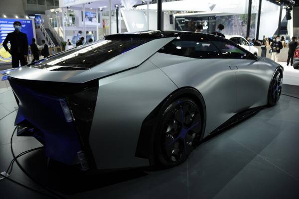 Электрический седан будущего: компания Qoros показала революционный концепт Milestone