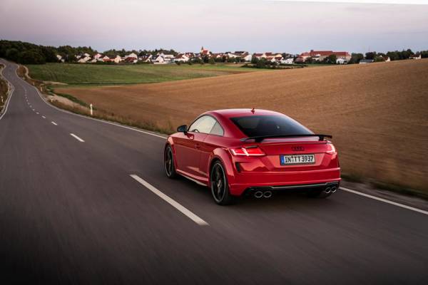 Форсированный двигатель и аэродинамический обвес: Audi TT обзавелась мощной спецверсией Competition Plus