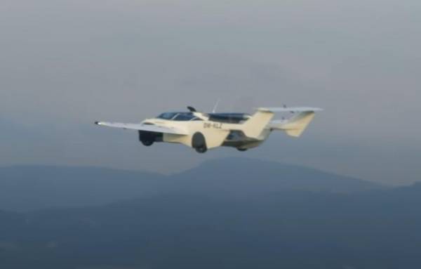 Летающий автомобиль AirCar компании Klein Vision совершил первый полет: современная реальность (видео)
