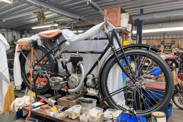 Штат Вашингтон: в бункере времен Второй мировой войны скрывается коллекция старинных мотоциклов, в том числе Triumph 1916 года