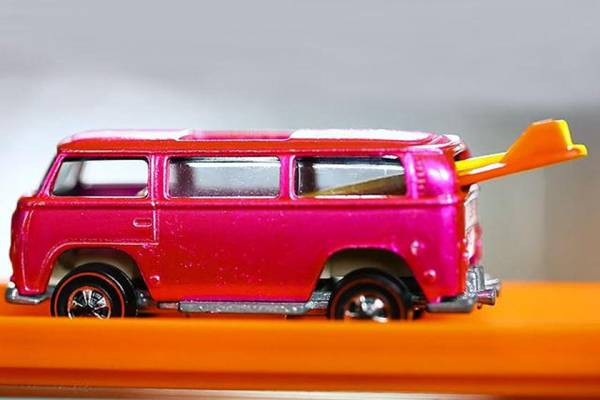 Самая редкая игрушка Hot Wheels: коллекционный розовый Volkswagen Microbus стоит дороже, чем новый Audi R8
