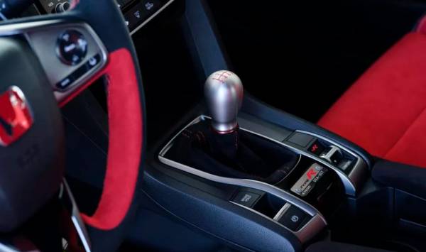 Honda Civic Type R Limited Edition 2021 года: мощный автомобиль, который создан покорять скорости за счет сниженного веса