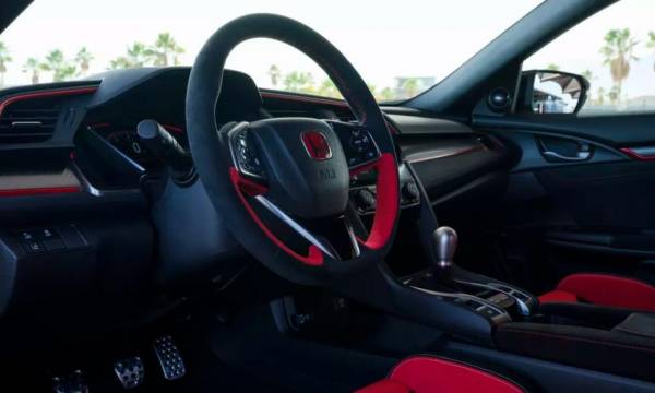 Honda Civic Type R Limited Edition 2021 года: мощный автомобиль, который создан покорять скорости за счет сниженного веса