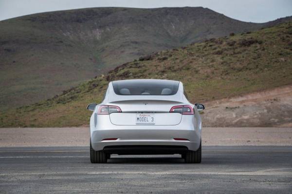 Tesla добавила более дешевую модель стандартного диапазона Model Y в свою линейку: новинка будет способна проехать 392 км на одном заряде и будет стоить на 8000 $ дешевле