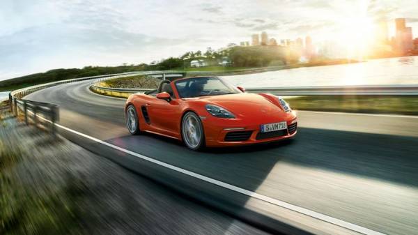 От Ferrari до Porsche: топ самых дешевых моделей у самых дорогих брендов, которые по карману не только миллиардерам