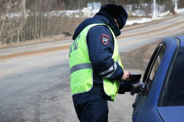 Инспекторы на гражданском автомобиле станут снимать нарушения на камеру. ГИБДД начала проводить скрытые проверки водителей на дорогах