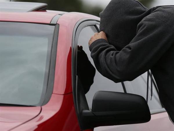 Злоумышленники начали совершать кражи новых деталей из автомобилей