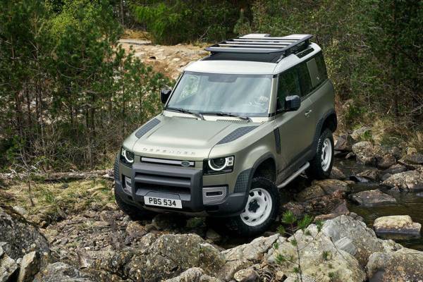 Новая версия модели автомобиля Land Rover Defender: реализация стартовала в РФ