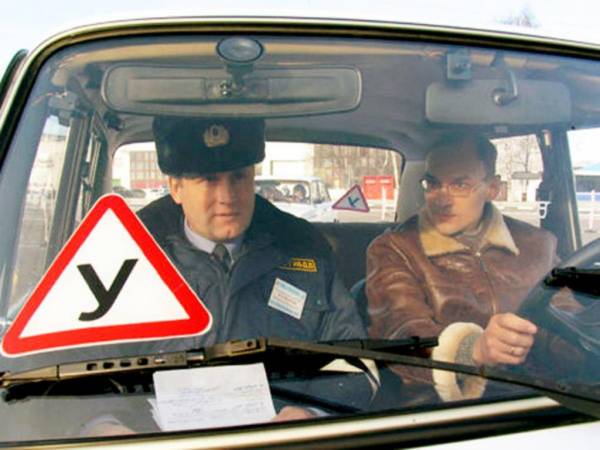 Автоинспекторы любят хитрить, давая указания, которые противоречат ПДД: как сдать успешно экзамен по вождению
