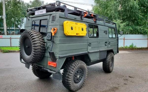 В Москве за 6 млн рублей продают прототип российской «Буханки» УАЗ-452. Тяжелый внедорожник производится в Австрии и называется Puch Pinzgauer 710K