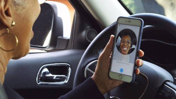 Автомобилю Hyundai Genesis ключ не нужен. Технология идентификации водителей Face Connect узнает своего владельца в лицо и открывает двери