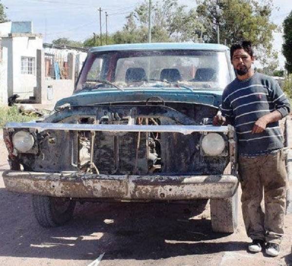 Компания "Форд" предложила отремонтировать старый фургон работяги из Аргентины