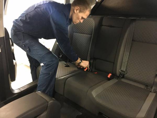 Велюр, поддержка спины, подушки безопасности: как правильно выбрать чехлы для сидений авто
