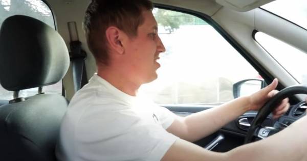 Водитель разговаривает со своим автомобилем: насколько это странно?