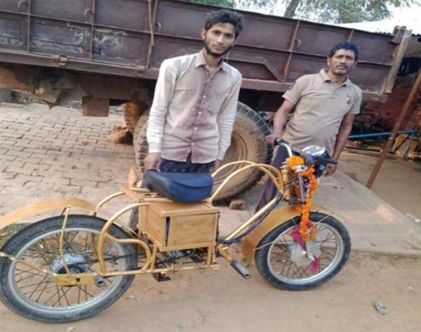 Индия: сын вулканизаторщика собрал электромотоцикл, который может проехать 50 км без подзарядки