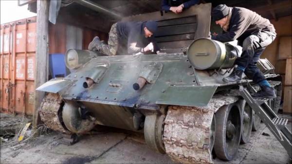 Надолго забыли в старом сарае: энтузиасты завели советский танк Т-34 1944 года
