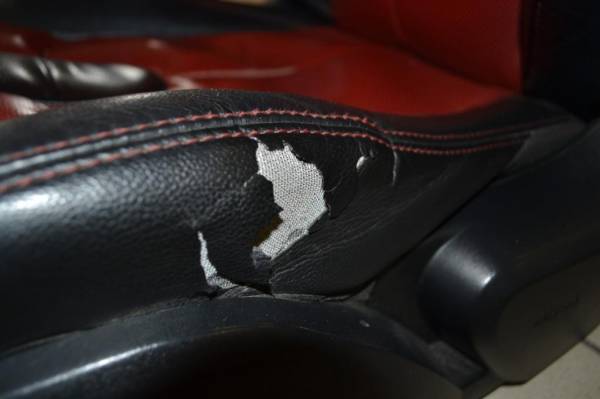 Как починить протертое сиденье автомобиля или заделать дыру на автокресле: простые способы