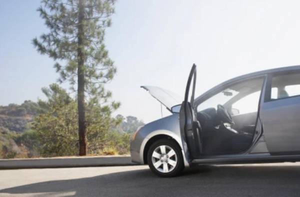 Как уберечь автомобиль от поломки в жаркую погоду: проверьте аккумулятор, шины и другие советы