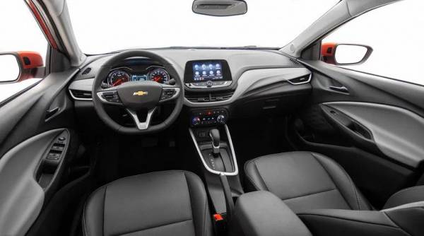 Новый седан Chevrolet Onix уже привезли в Россию: дилеры продают машины в автосалонах