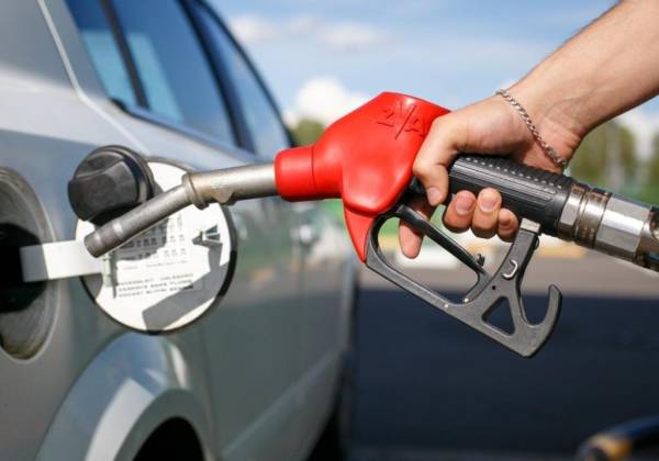 Выбор сети АЗС, сила трения, вес авто: как экономить на бензине - главные правила