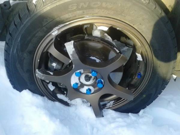 Налипнет снег - скажется на расходе топлива: почему водителям в России не следует использовать литые диски зимой
