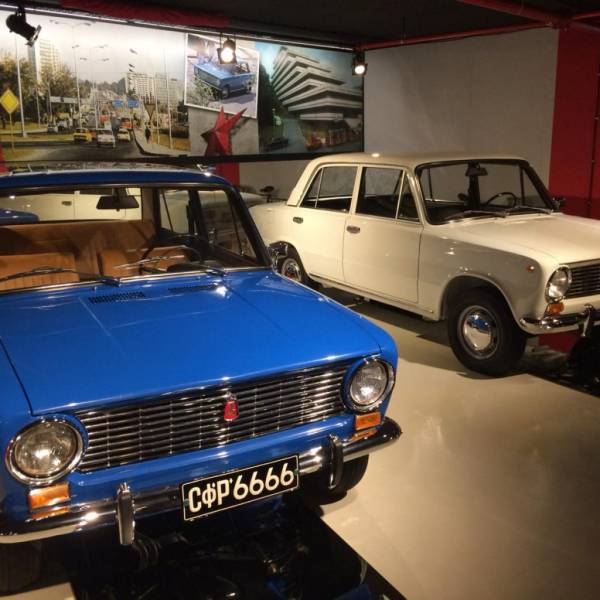 «Капсулы времени»: в Болгарии продаются почти новые автомобили советской эпохи из музея