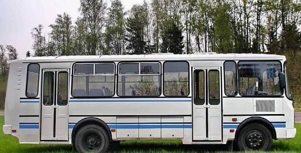 На автобусы ПАЗ в РФ вместо фар Hella устанавливают круглые фары СССР