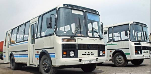 На автобусы ПАЗ в РФ вместо фар Hella устанавливают круглые фары СССР