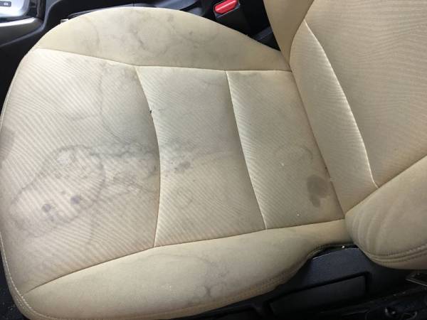 Пролил кофе на пол машины: почему такая ошибка приводит к дорогостоящему ремонту